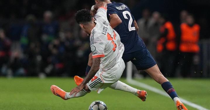 Bayern's Luis Díaz wishes PSG's Achraf Hakimi a 'quick return' after injuring him in tackle