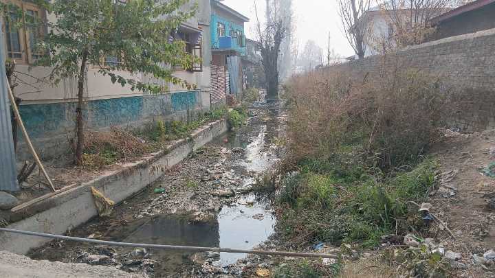 Kashmir’s Lifeline Canal Faces Crisis as Winter Nears
