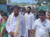 Telangana Minister Srihari offers prayers at Tirumala Temple
