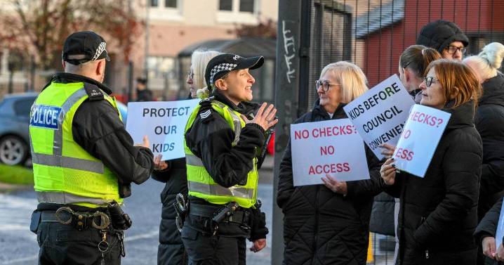 Protest outside Glasgow school branded 'toxic' amid false claims of migrants taking English lessons