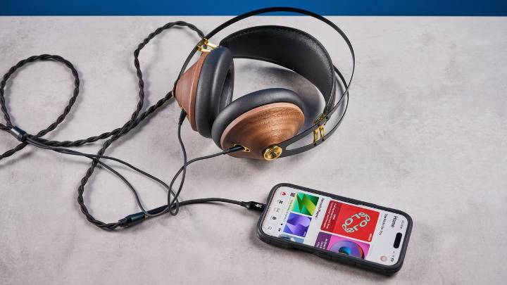 I used Apple Music for 2 weeks and immediately deleted the Spotify app