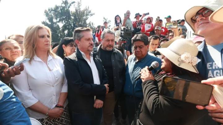 Comitiva de diputados recibe a la CNTE