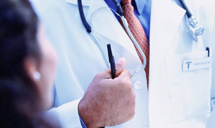 Justicia radica 123 cargos contra hombre que se hizo pasar por médico