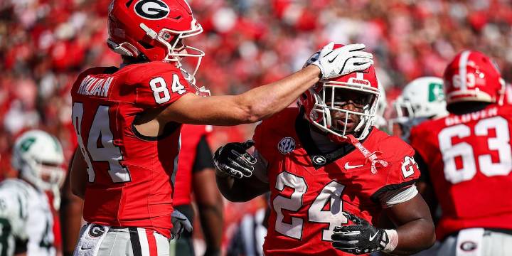 UGA freshman RB Bo Walker scores 3 touchdowns in comfortable win vs. Charlotte