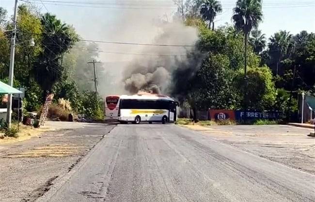 Bloqueos, balaceras y quemas de vehículos sacuden Michoacán a horas del cambio en Seguridad Pública