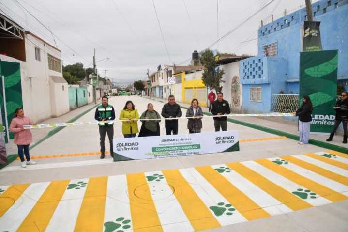 Entrega Navarro pavimentación de la calle Lino Gómez en la 21 de Marzo