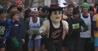 Cold weather doesn’t stop runners at Cleveland’s 44th Turkey Trot