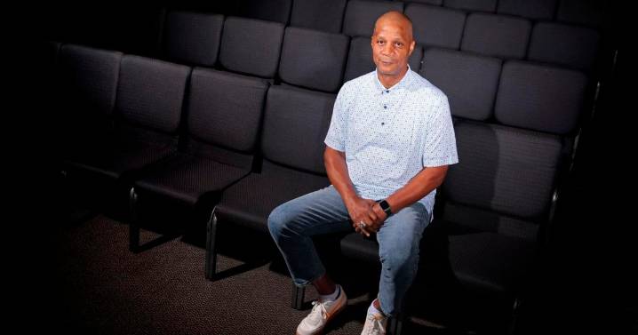 Trump pardons O'Fallon, Mo., resident, ex-Mets star Darryl Strawberry