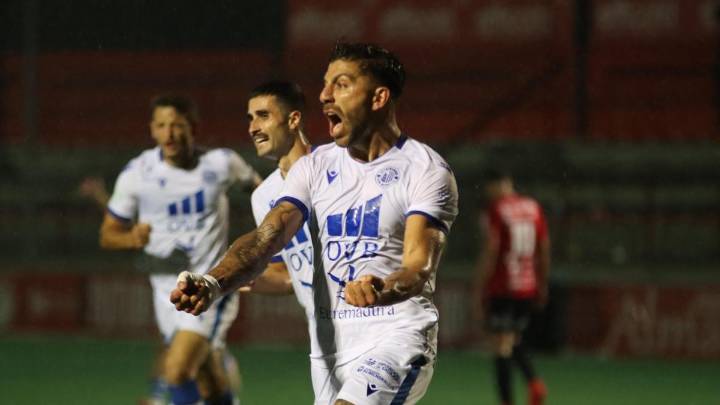 El Extremadura logra un punto en Puente Genil ante las adversidades