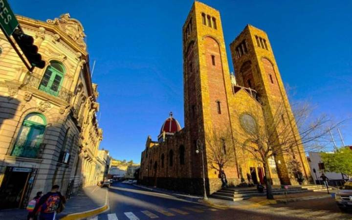 Joven de 17 años escapa de trampa mortal al vender su camioneta en redes!