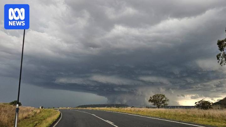 Unsettled weather forecast for Queensland with thunderstorms north