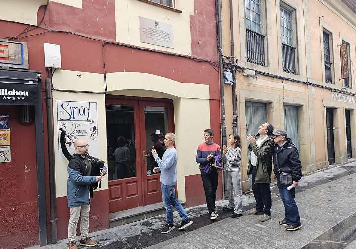 Villaviciosa homenajea al artista Luis Fernando Aguirre