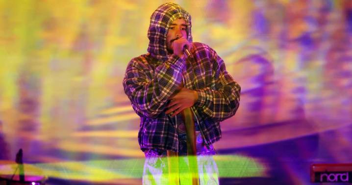 Bad Bunny, Chuwi Perform ‘WELTiTA’ at Latin Grammys 2025