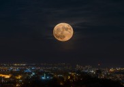 Llega la superluna más grande y brillante del 2025: ¿cuándo y cómo verla?