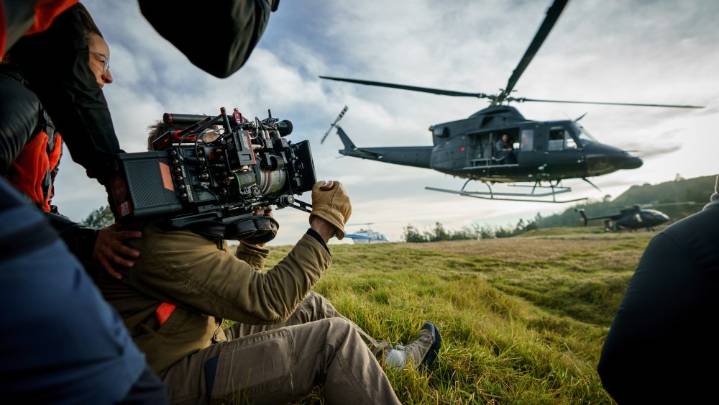 Netflix, Zack Snyder, Kiefer Sutherland in Colombia