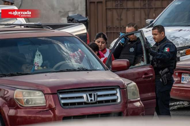 Balean a mujer mientras conducía su camioneta en Tijuana 