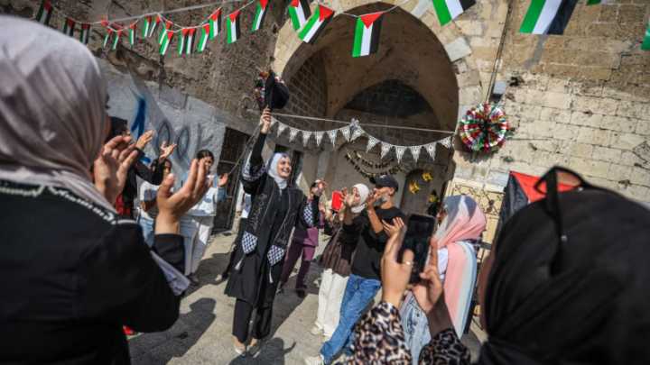 Gaza vive momentos agridulces con la celebración de graduaciones de bachilleratos sin escuelas