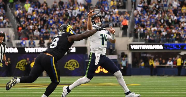 Seahawks find fault in more than Darnold's 4 interceptions in close loss to the Rams