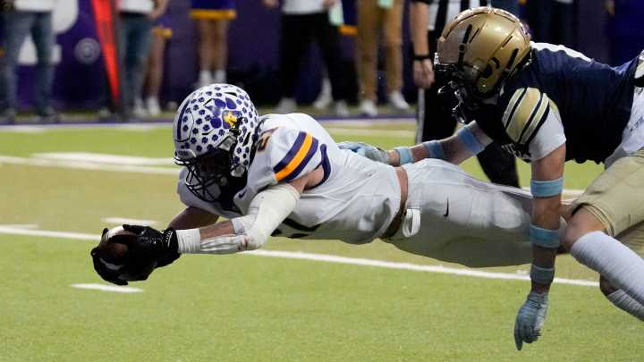 See the best Iowa high school football playoffs championship moments