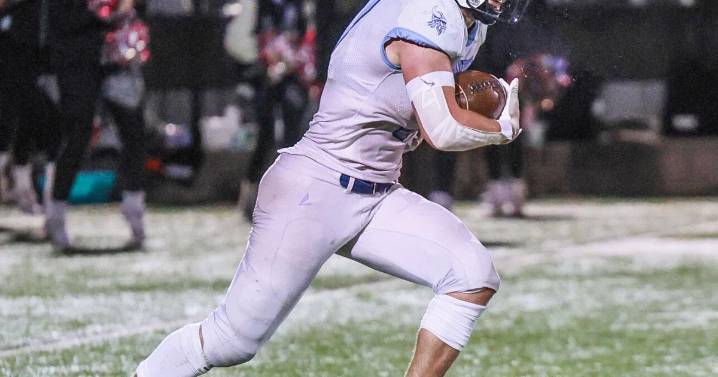 Lucy (198 yds, 3 TDs) goes wild again, Triton hangs with No. 2 Abington before bowing out in D6 playoffs