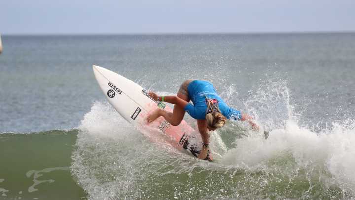 Super Girl Surf Pro competition gathers female world champions