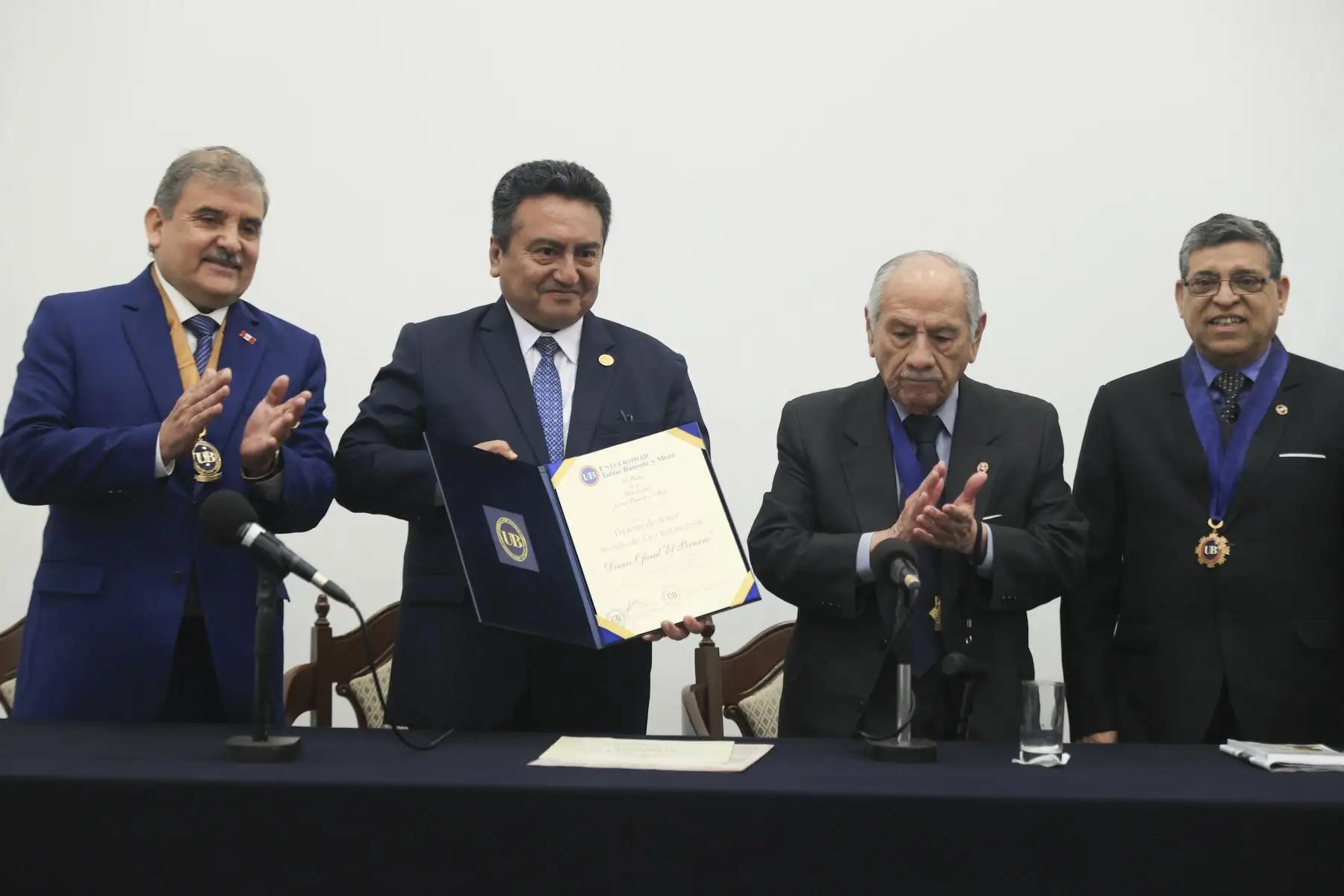 Periodistas de El Peruano participaron en conversatorio por sus 200 años en la UBM