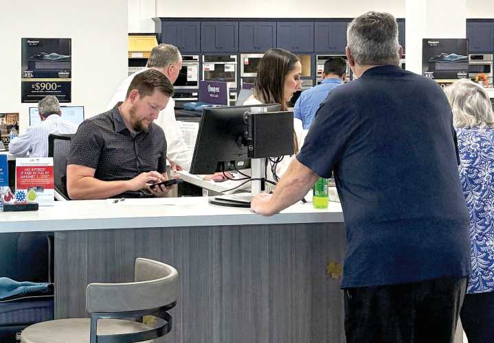 ‘Tis the season ... to shop and Glendale stores are ready