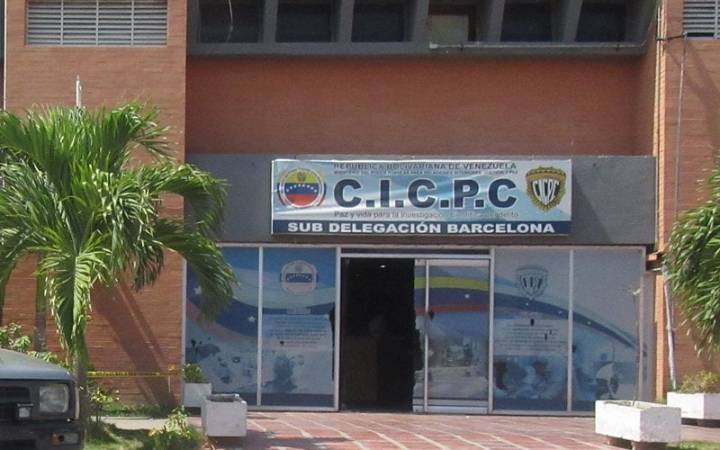 Sujeto es acusado de confinar a su pareja y a su hija de 18 meses