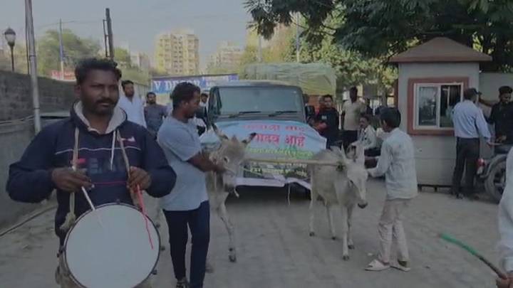 Pune VIDEO: Frustrated Mahindra Thar Owner Ties Donkeys To SUV, Drags It To Wakad Showroom In Protest