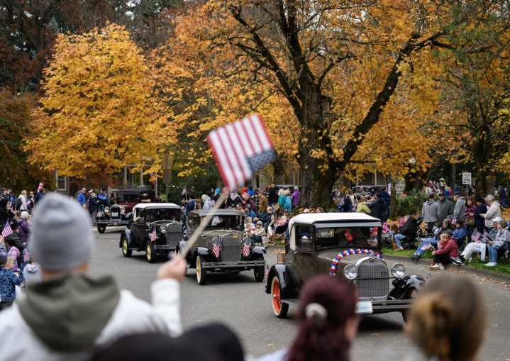 ‘Sacrifice and love’: Crowd turns out to honor vets during Lough Legacy Veterans Day Parade Updated 39 mins ago