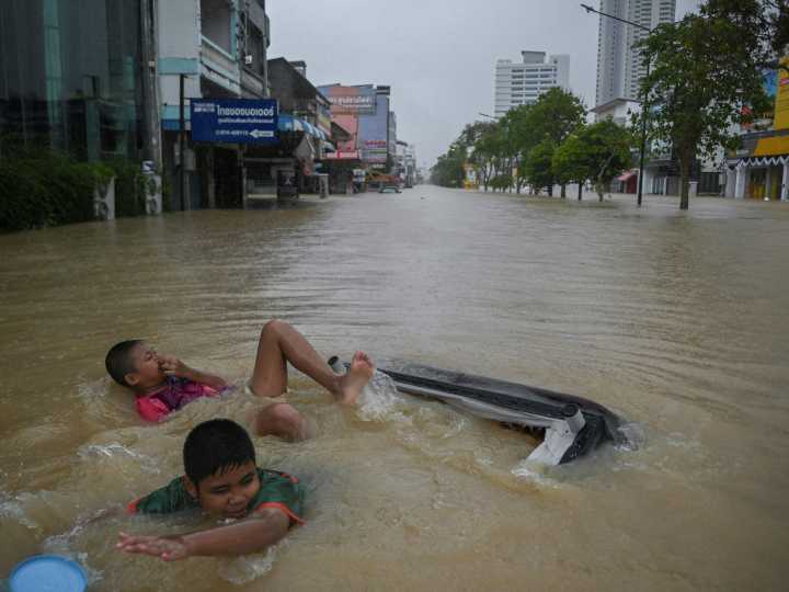 Photos: Floods kill dozens, displace thousands in southern Thailand