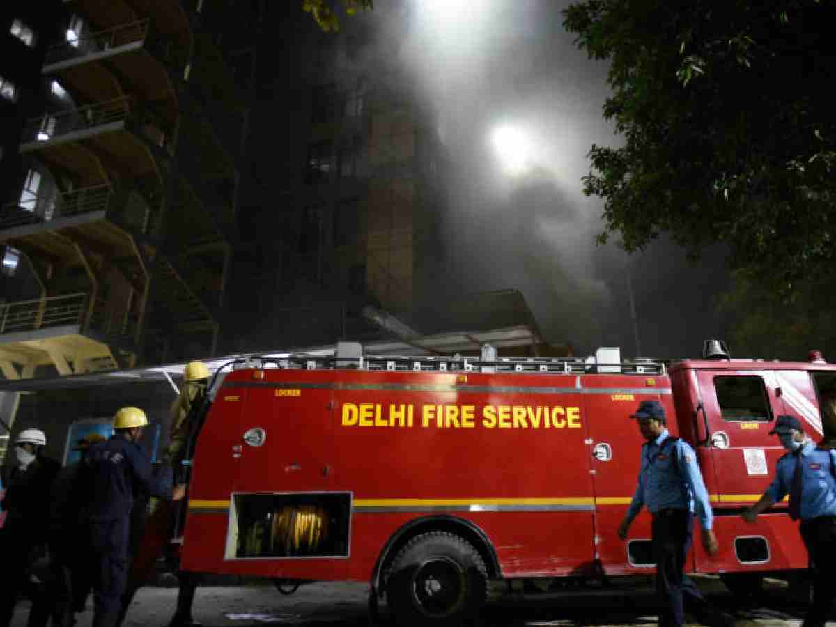 Massive fire near Rithala metro station in Delhi engulfs hundreds of shanties, 1 dead