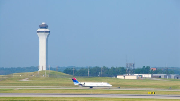 FAA to Reduce Flights at 40 Major Airports