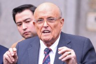 Donald Trump da indultos a aliados, entre ellos Rudy Giuliani