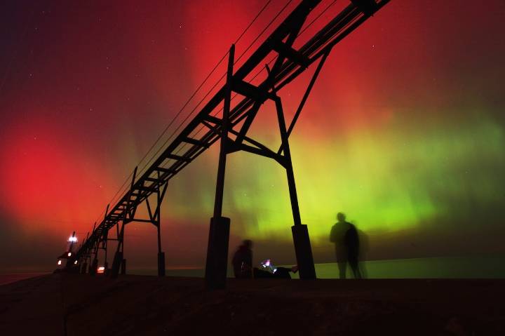 Solar bursts heading toward Earth, aurora displays expected nationwide