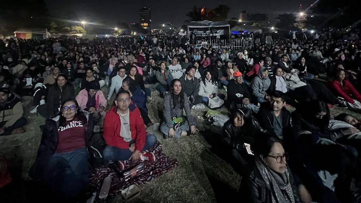 Noche de las Estrellas abarrota Ciudad Universitaria con 90 mil asistentes