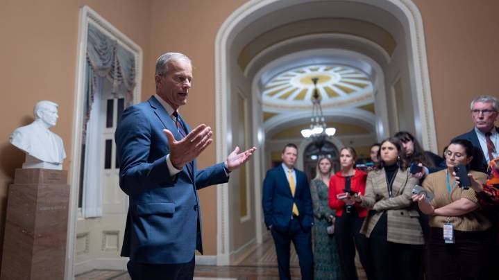 Senate approves bill to end the shutdown, sending it to the House