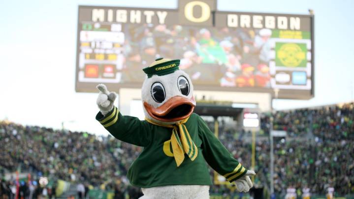 Oregon is back in the top five of the AP Top 25 poll, Miami leads pack of 5 ranked ACC teams