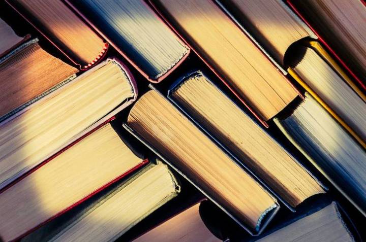 Austintown author holds book signing