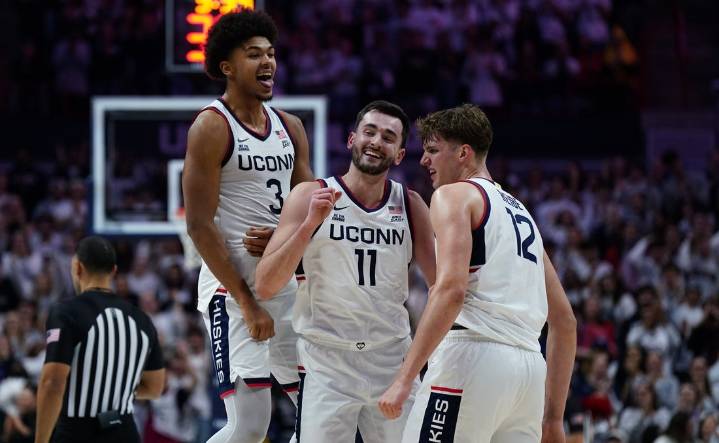 Deadspin | Solo Ball, No. 3 UConn blow past Columbia with first-half surge