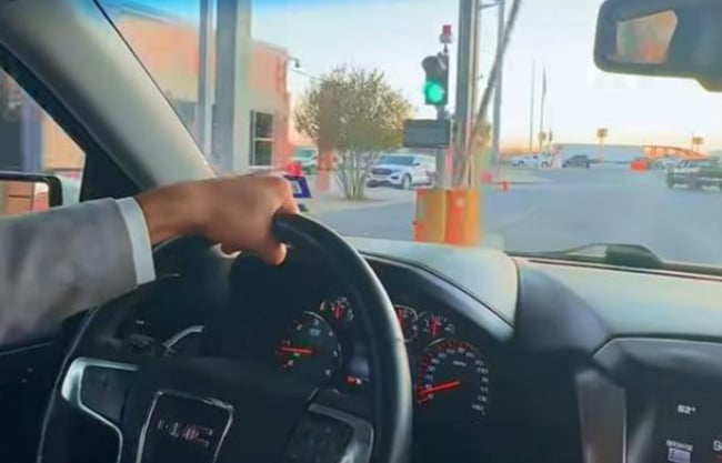 Implementan calcomanía para agilizar el cruce en puentes Eagle Pass