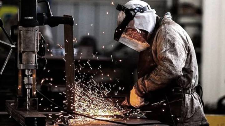 La industria metalúrgica argentina profundizó en octubre su crisis productiva