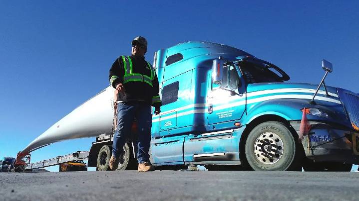 Choferes quedan varados por bloqueo en Jerónimo–Santa Teresa; llevan horas sin avanzar ni dormir