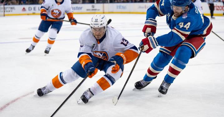Bo Horvat scores twice as Islanders keep Rangers winless at home with 5
