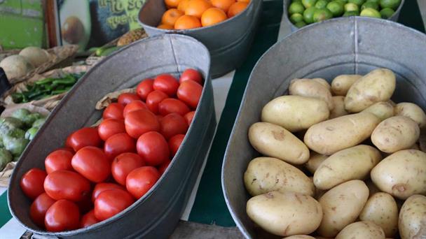 Estables, los precios de verduras y frutas