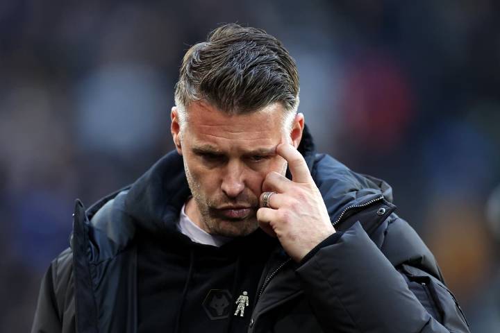 Wolves 0-2 Crystal Palace: Rob Edwards' homecoming spoiled as Eagles coast to victory