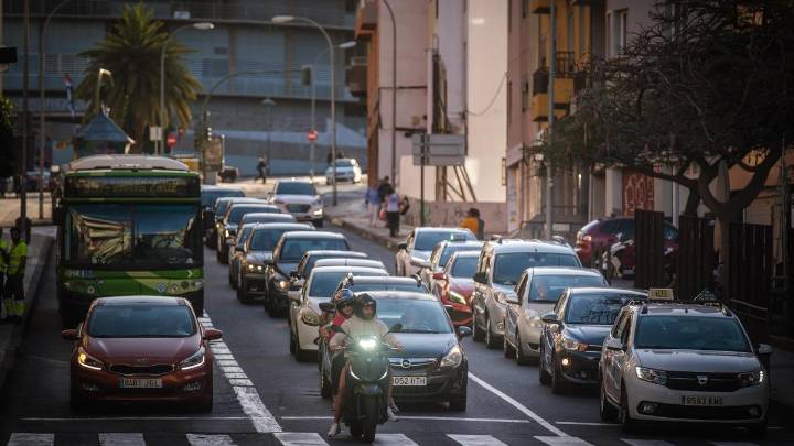 Santa Cruz de Tenerife se revela contra la Zona de Bajas Emisiones: el pleno pide al Estado que elimine la obligación de implantarla