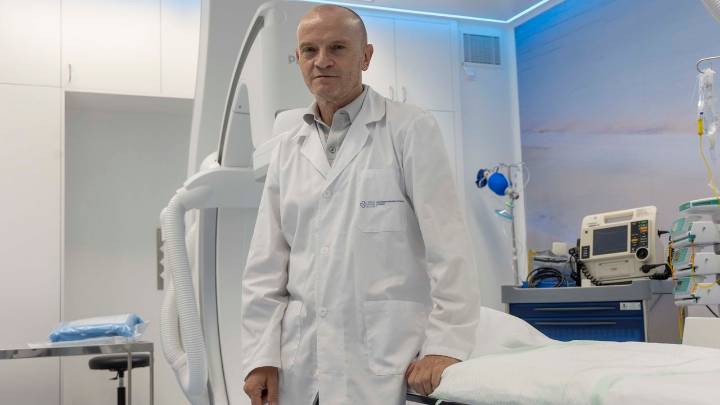 José Ramón González Juanatey se jubila de su labor asistencial y deja la jefatura de Cardiología del CHUS después de 18 años