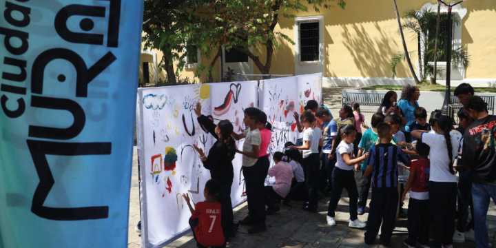 Estudiantes de la EB Lisandro Alvarado recorrieron Ciudad Mural Valencia 2025