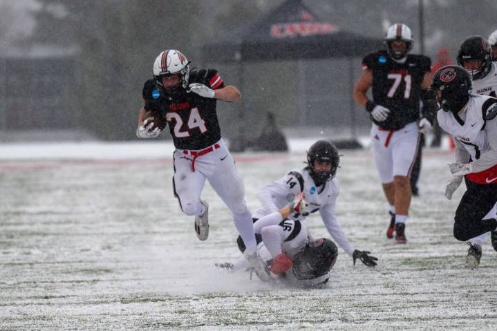 D3 football playoffs: Bethel, River Falls, Saint John’s all roll into third round